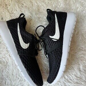 Nike Roshe One Youth Running Shoes Black/White Size 6 (Women's 8)